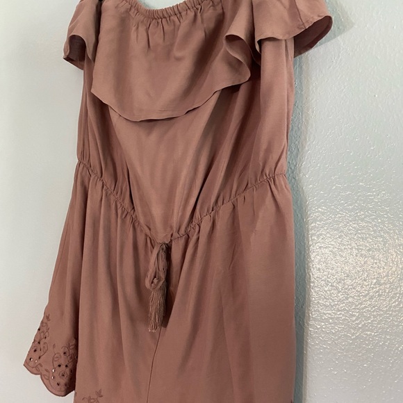 Mossimo Eyelet Romper - Picture 6 of 7